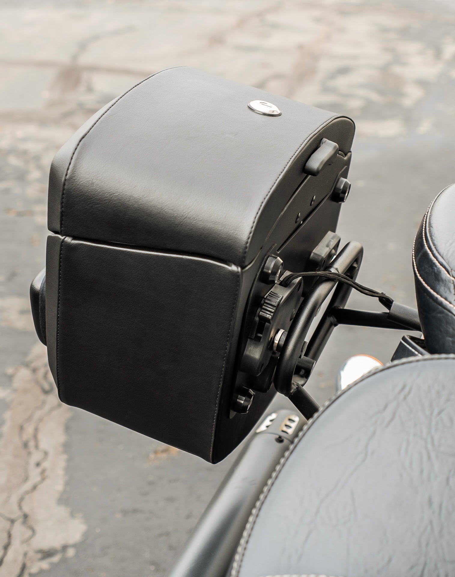 24L - Ironclad Quick-Mount Medium Indian Scout Classic 2025+ Leather Wrapped Hard Alforjas