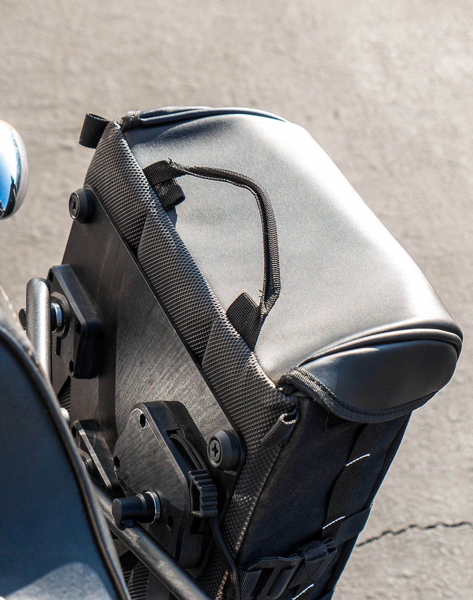15L - Incognito Quick Mount Medium Solo Motocicleta Alforja (Left Only) para Harley Dyna Low Rider FXDL/I
