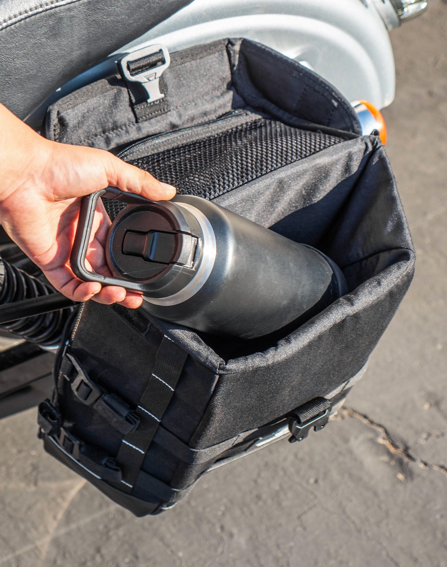 15L - Incognito Quick Mount Medium Solo Motocicleta Alforja (Left Only) para Harley Dyna Low Rider FXDL/I