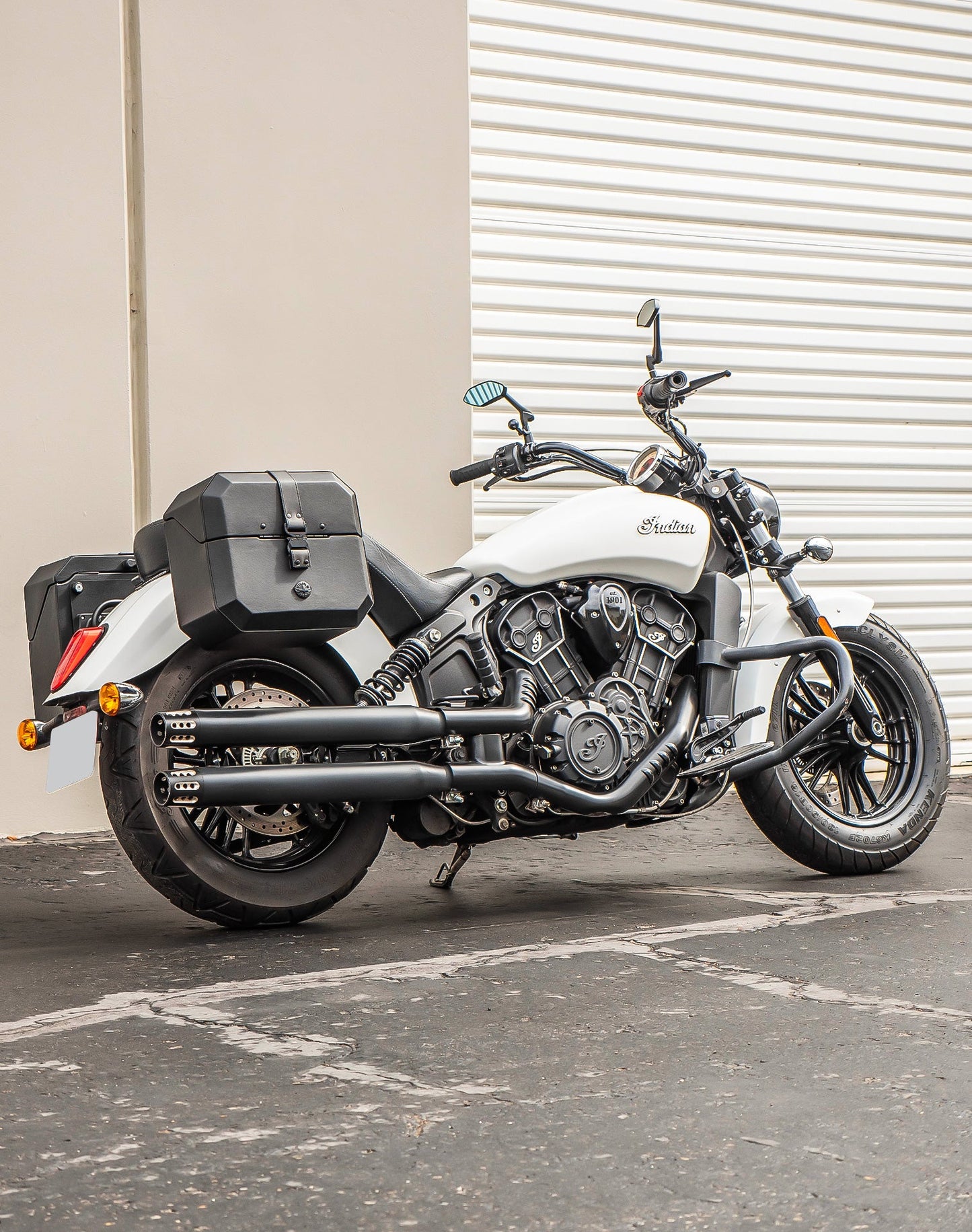 20L - Outlaw Quick-Mount Small Indian Scout Sixty Classic 2025+ Leather Wrapped Hard Alforjas