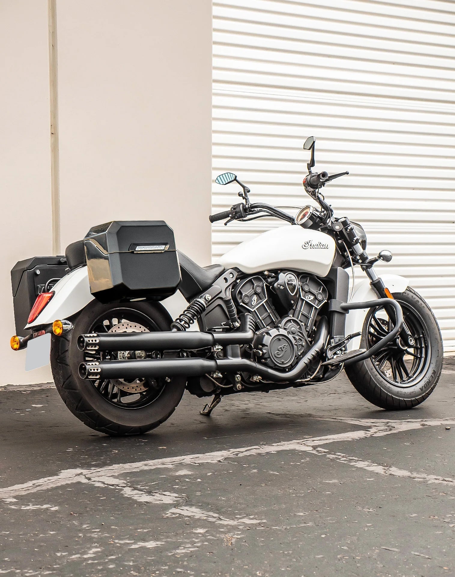 20L - Outlaw Quick-Mount Small Indian Scout Sixty Classic 2025+ Painted Hard Alforjas