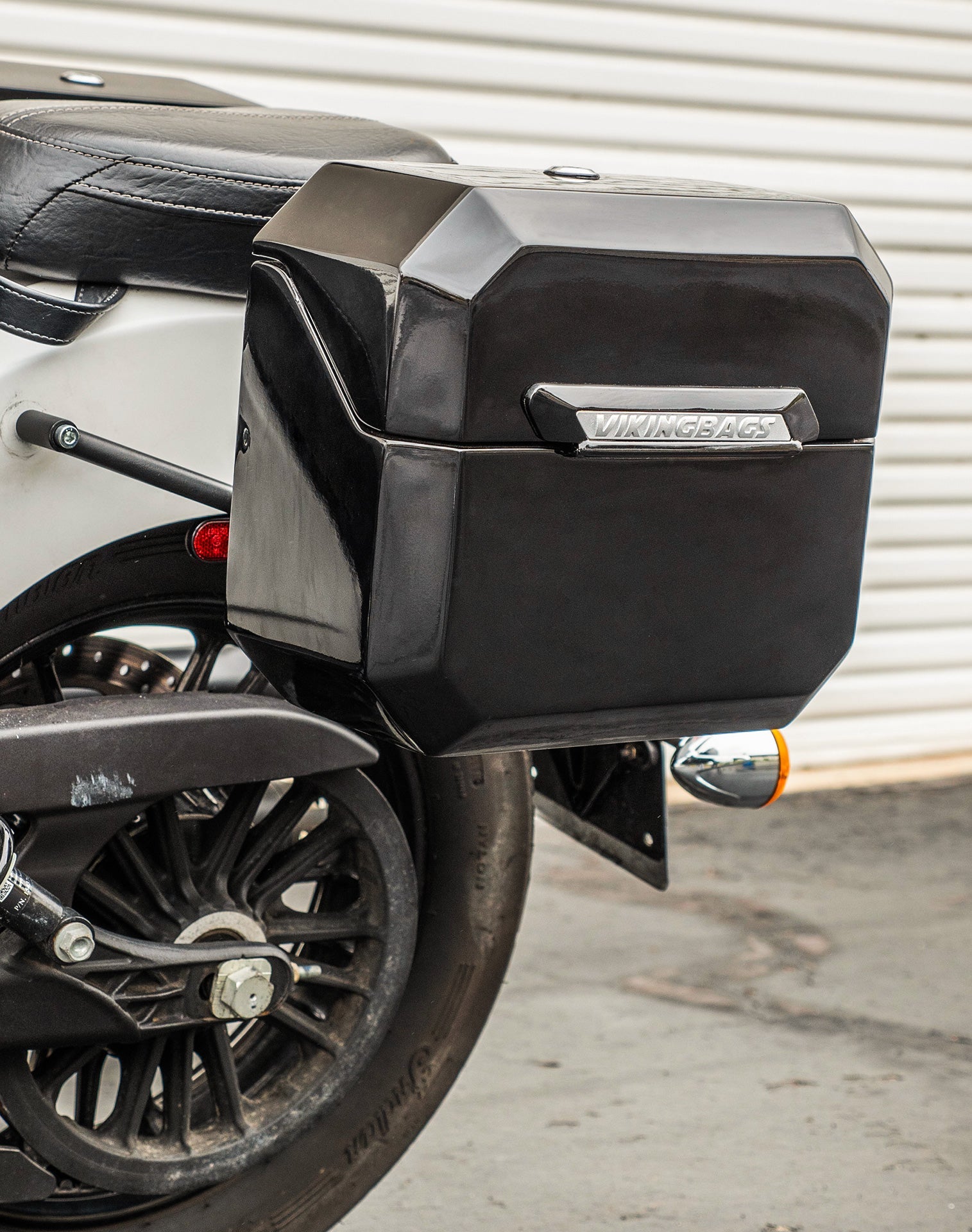 20L - Outlaw Quick-Mount Small Indian Scout Sixty Classic 2025+ Painted Hard Alforjas