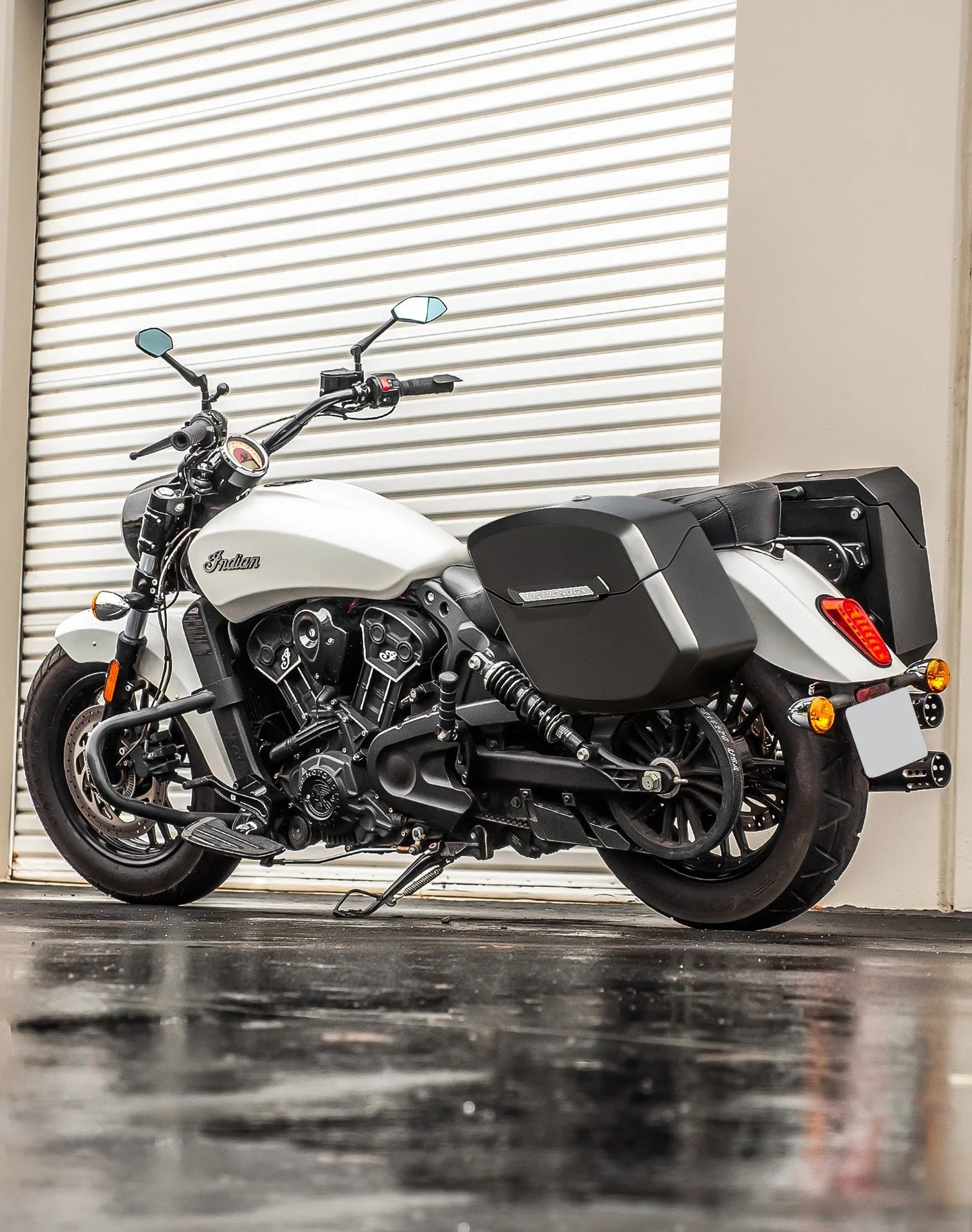 24L - Ironclad Quick-Mount Medium Indian Scout Sixty Classic 2025+ Matte Hard Alforjas