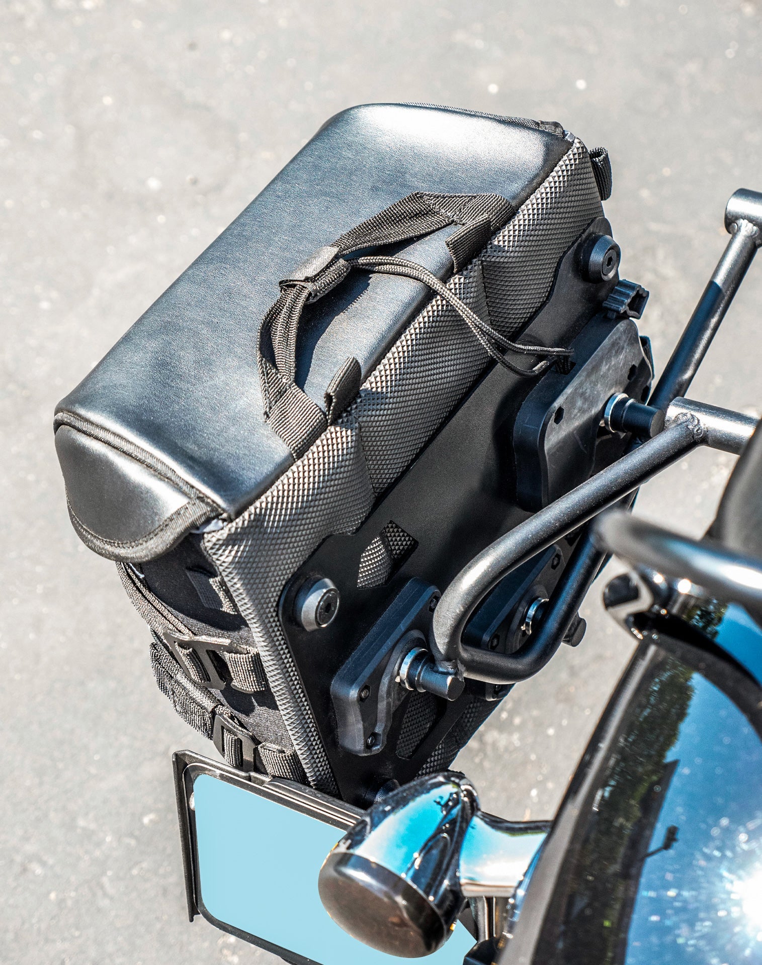 10L - Incognito Quick Mount Small Solo Alforja (Left Only) para Harley Davidson Dyna Wide Glide FXDWG/I