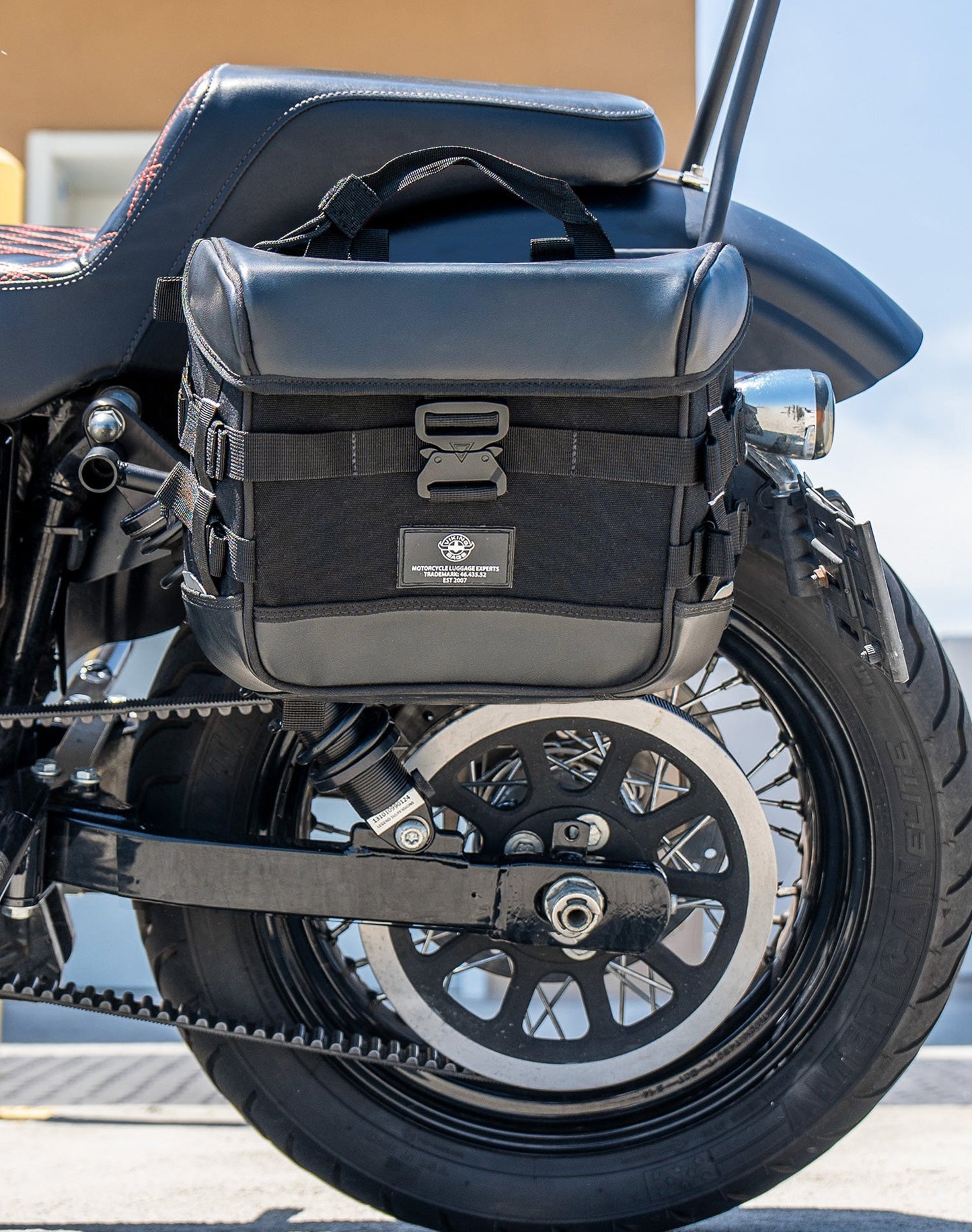 10L - Incognito Quick Mount Small Solo Alforja (Left Only) para Harley Davidson Dyna Street Bob FXDB/I