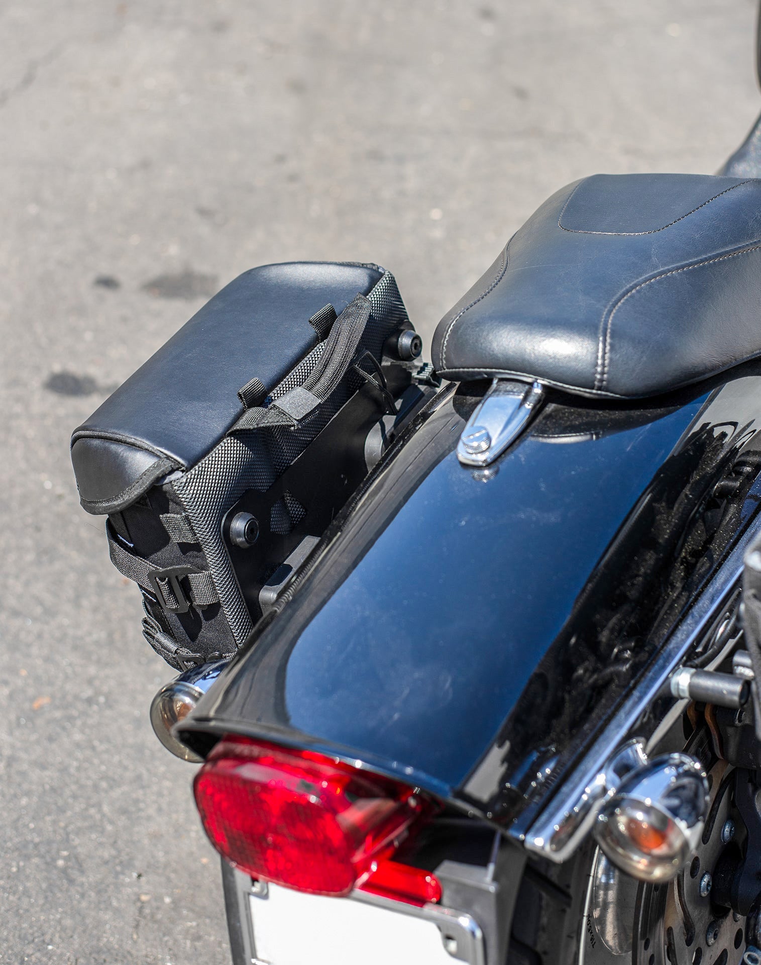 10L - Incognito Quick Mount Small Solo Alforja (Left Only) para Harley Davidson Dyna Fat Bob FXDF/SE