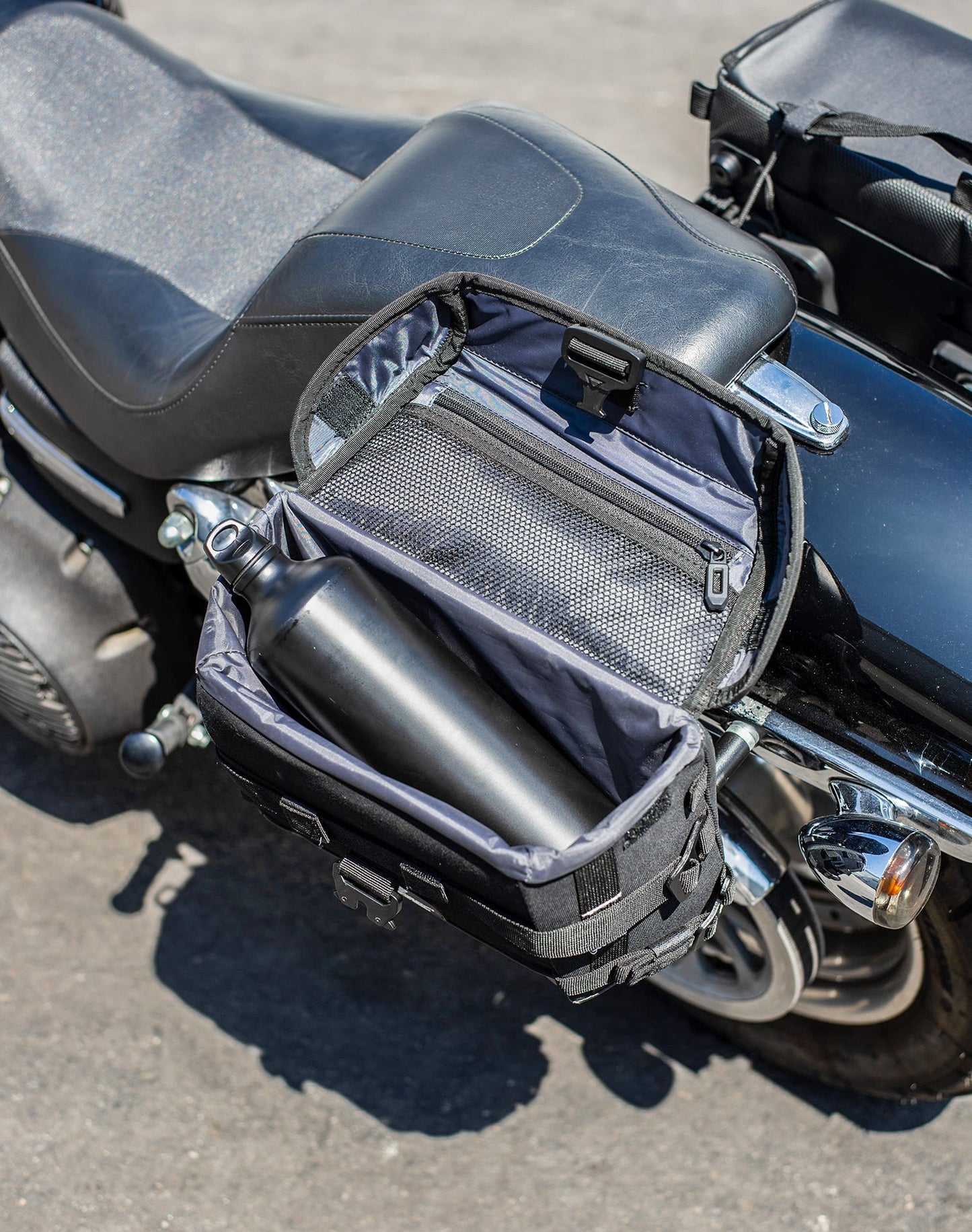 10L - Incognito Quick Mount Small Solo Alforja (Left Only) para Harley Davidson Dyna Fat Bob FXDF/SE