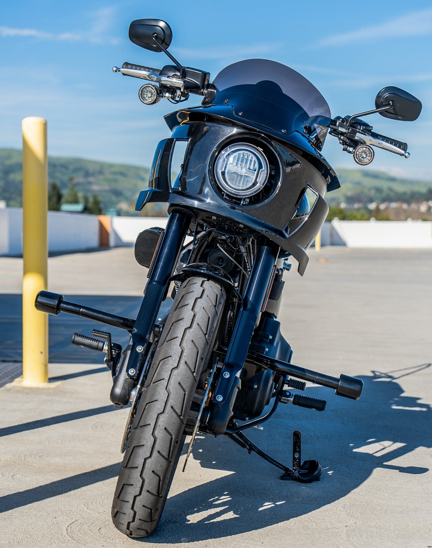Viking Dominion Crash Bar/ Engine Guard para Harley Softail Low Rider FXLR Gloss Black