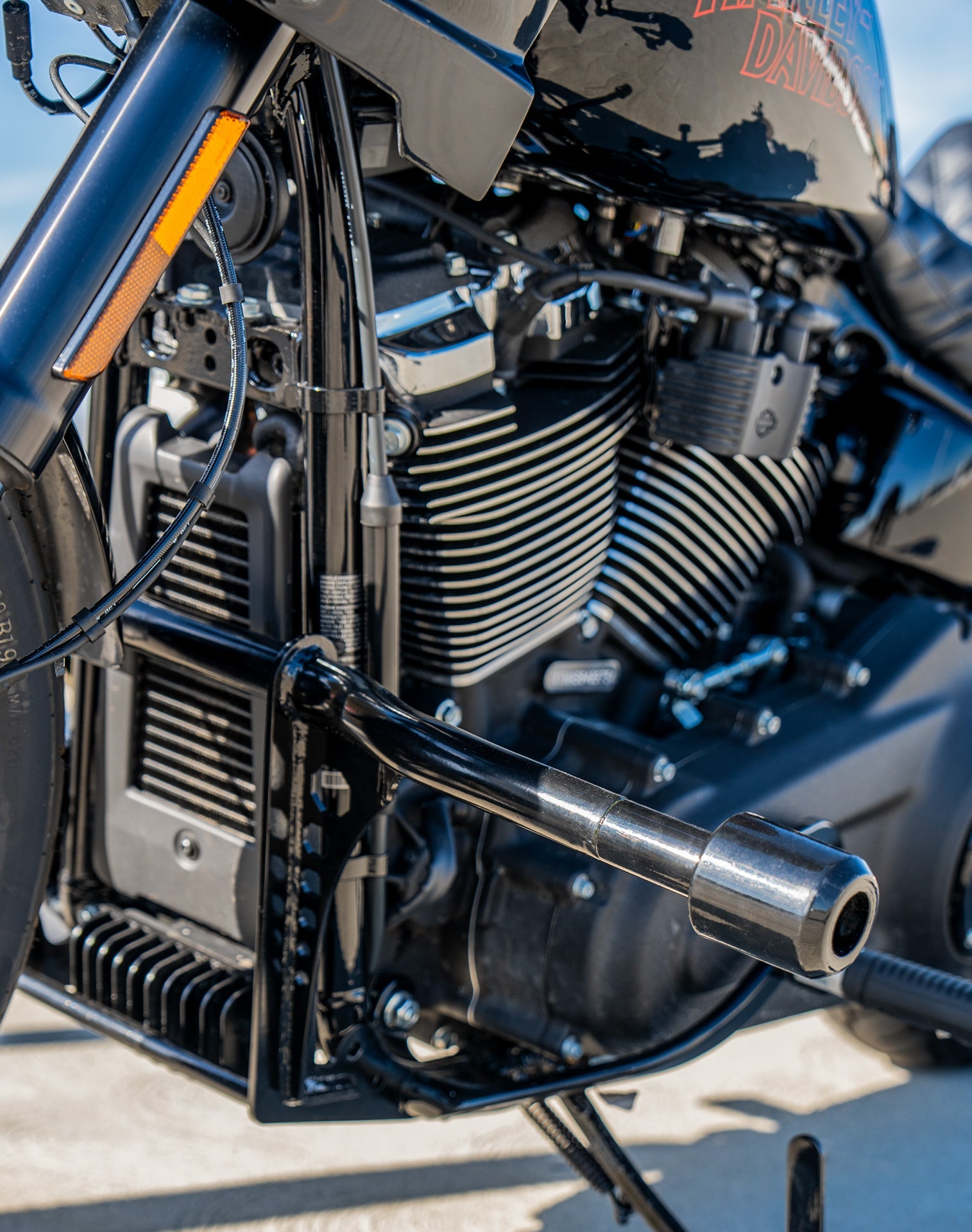 Viking Dominion Crash Bar/ Engine Guard para Harley Softail Street Bob FXBB/S Gloss Black
