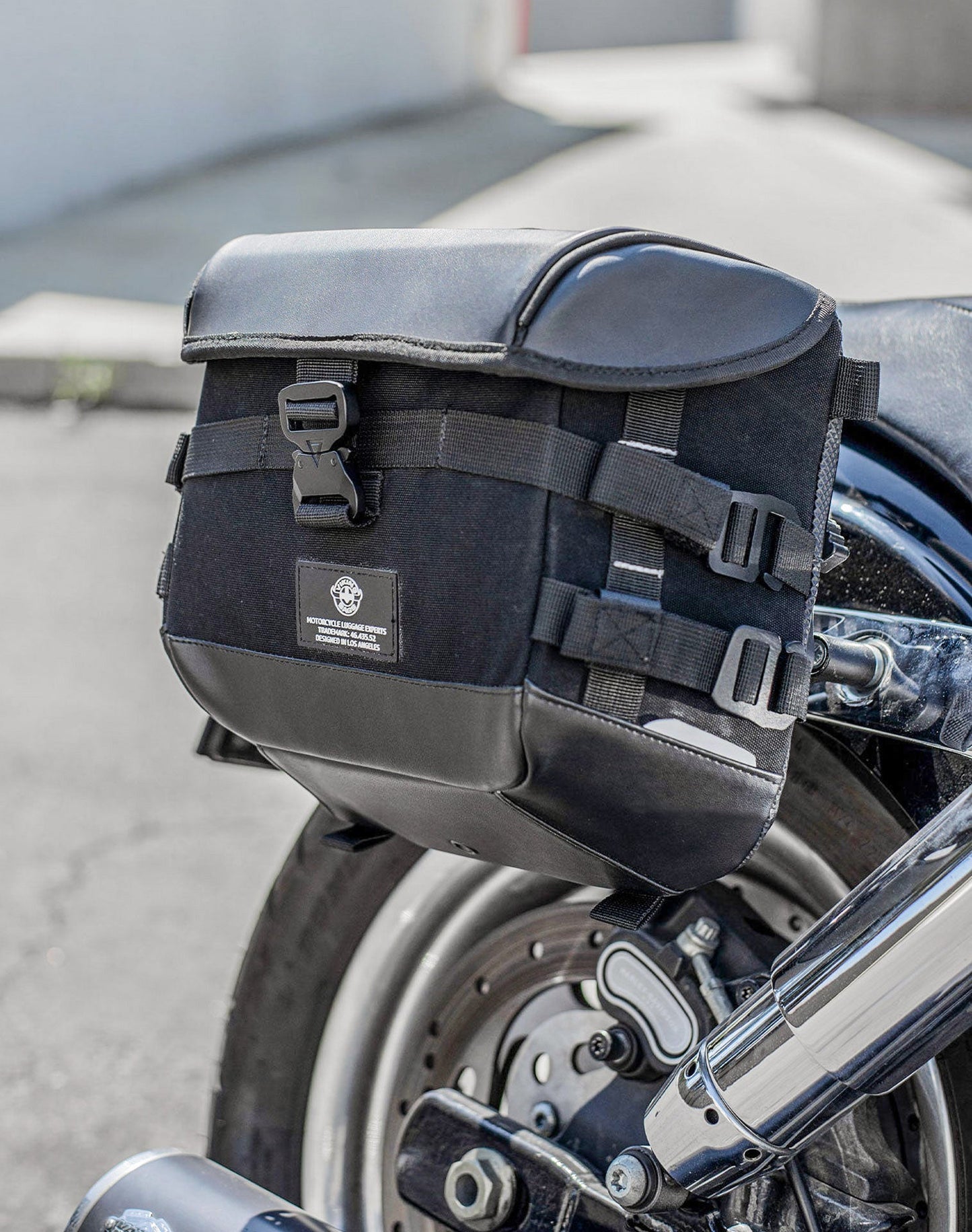 10L - Incognito Quick Mount Small Solo Motocicleta Alforja (Right Only) para Harley Dyna Fat Bob FXDF/SE