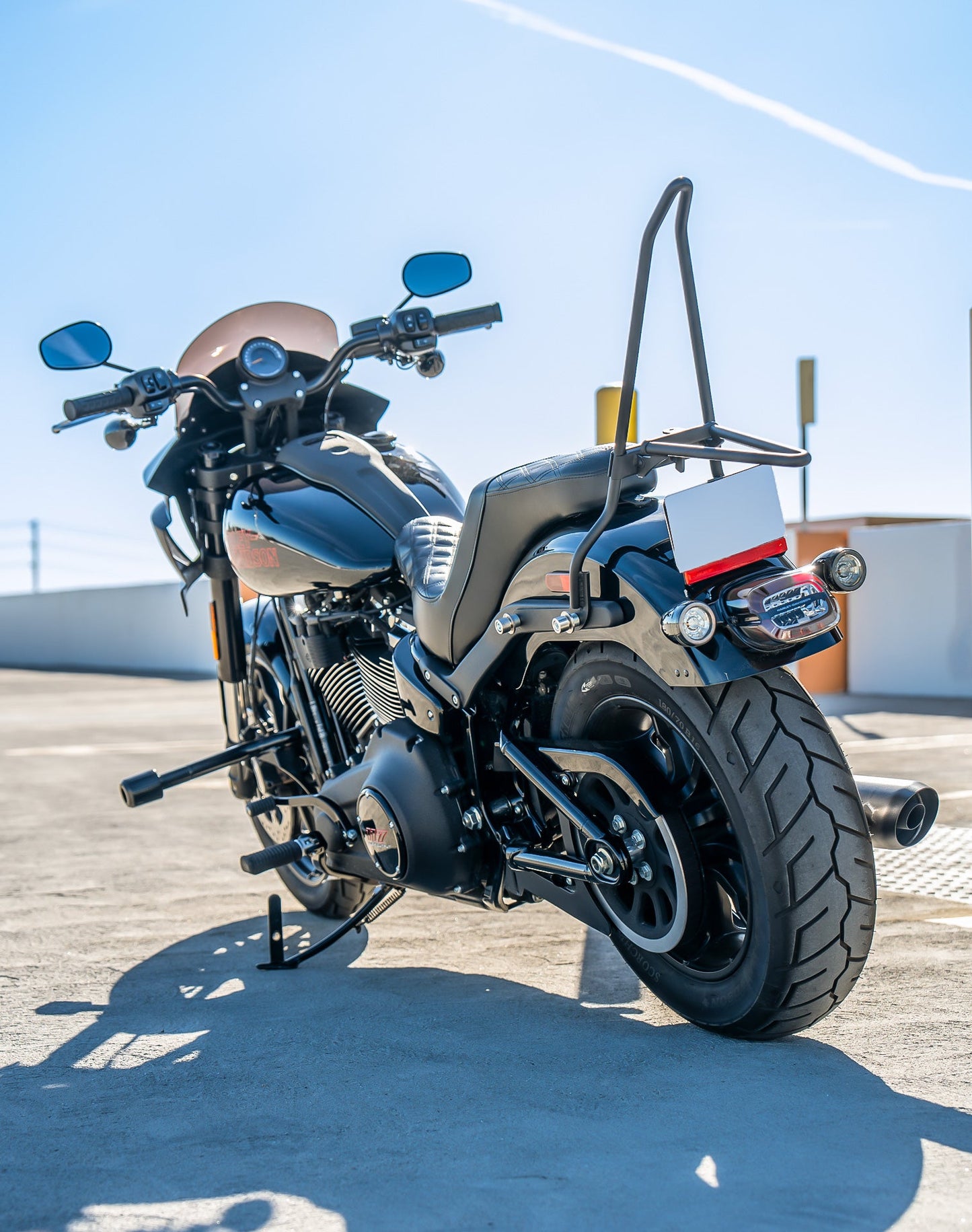 Iron Born Blade 25" Sissy bar para Wide Seat w/ Foldable Rack para Harley Softail Low Rider S FXLRS Matte Black