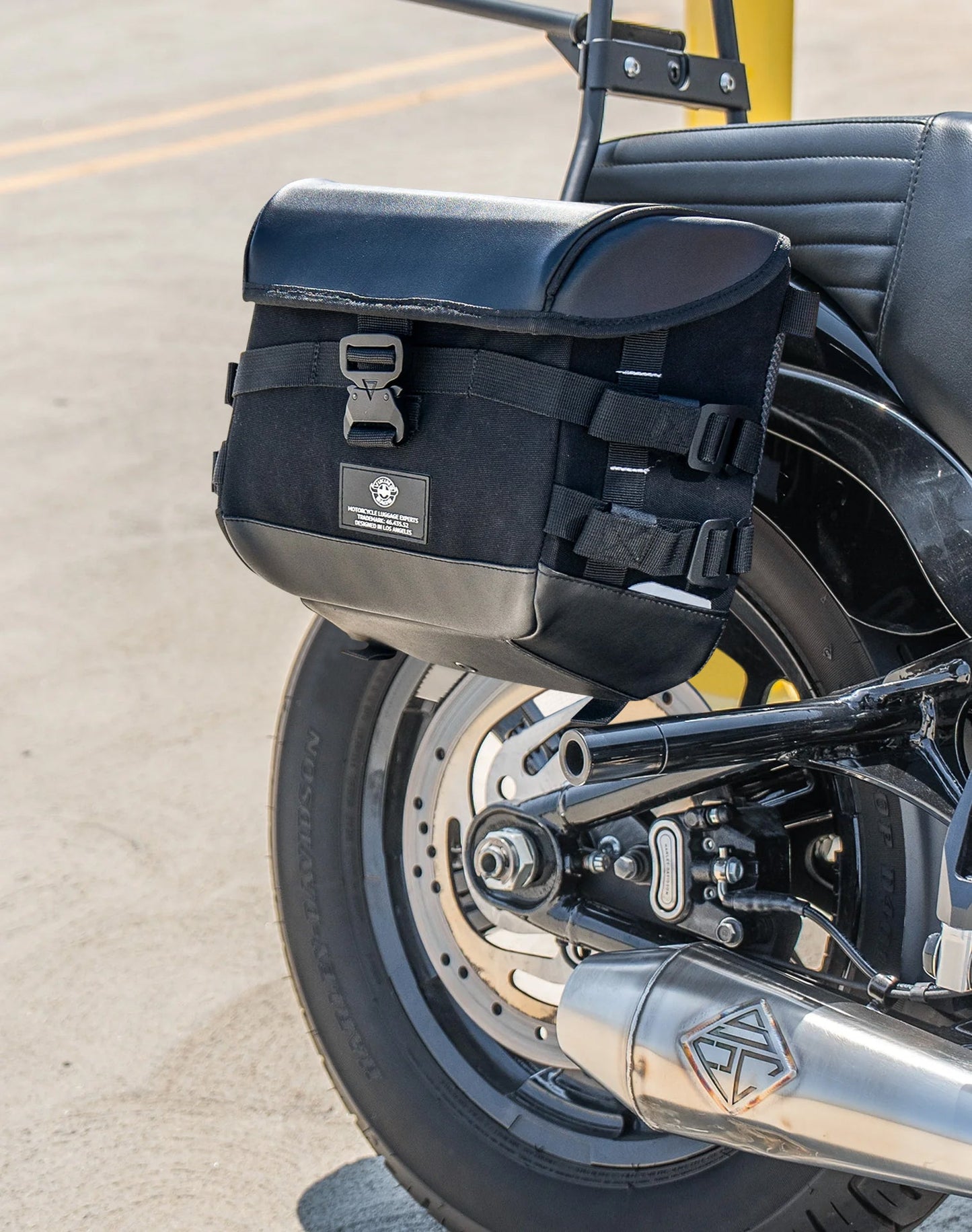 10L - Incognito Quick Mount Small Solo Motocicleta Alforja (Right Only) para Harley Softail Street Bob FXBB/S