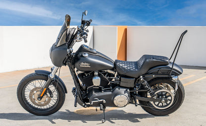 Iron Born Diamond Stitch 2-Up Seat para Harley Dyna Wide Glide FXDWG/I Black