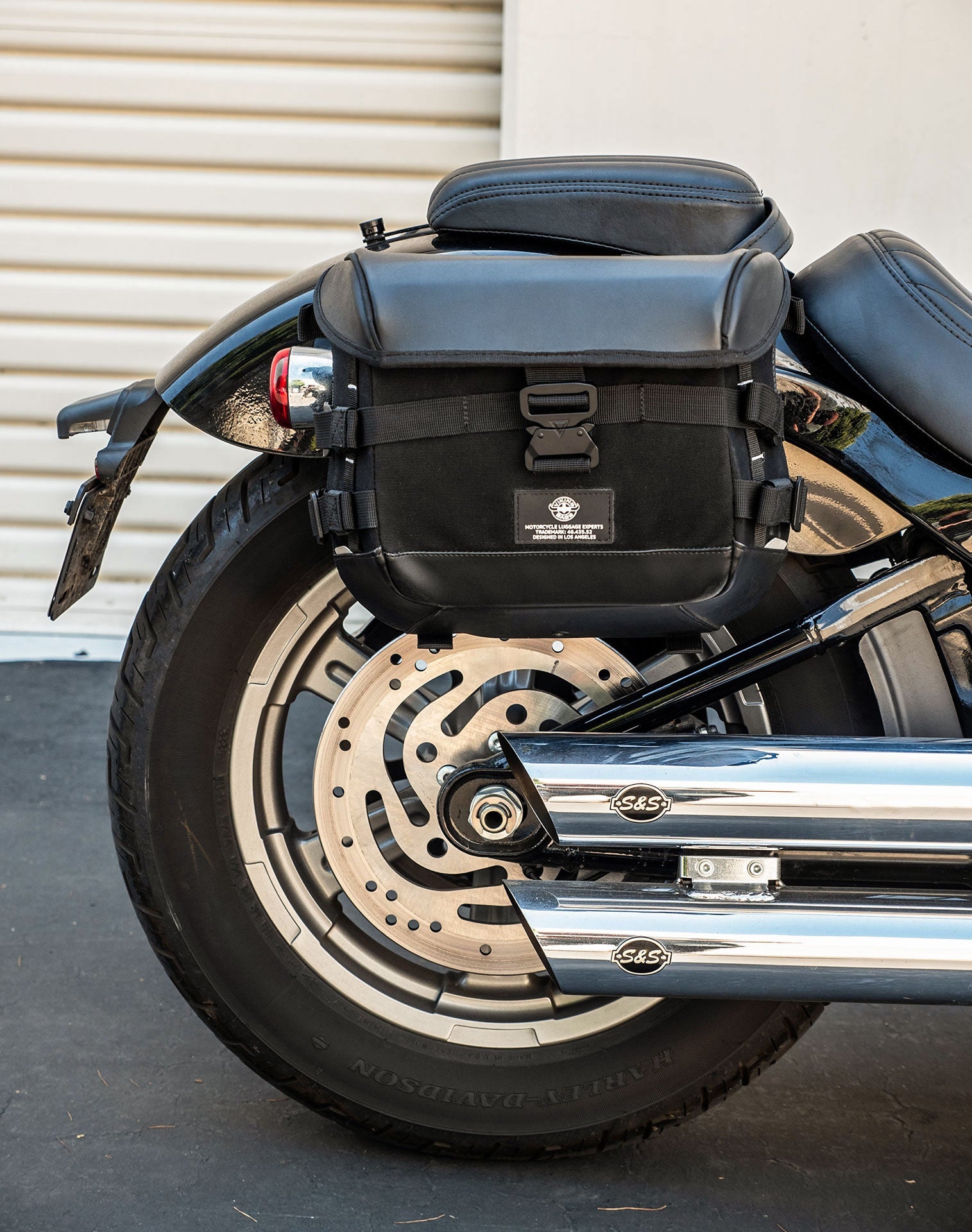 10L - Incognito Quick Mount Small Solo Motocicleta Alforja (Right Only) para Harley Softail Standard FXST