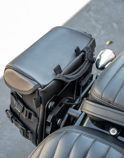 10L - Incognito Quick Mount Small Solo Motocicleta Alforja (Right Only) para Harley Softail Standard FXST