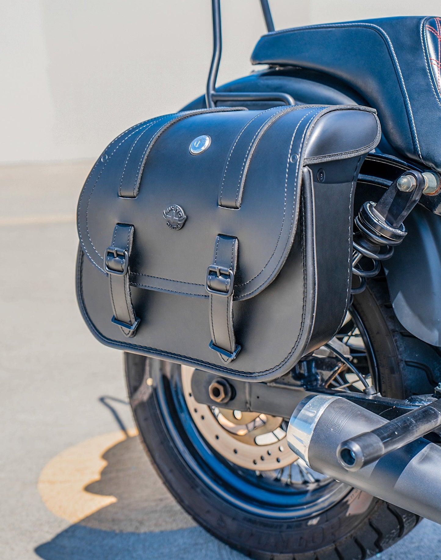 30L - Wraith Large Quick-Mount Shock Cutout Leather Alforjas para Harley Dyna Low Rider S FXDLS