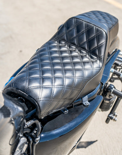 Iron Born Diamond Stitch 2-Up Seat para Harley Sportster 1200 Nightster XL1200N Black