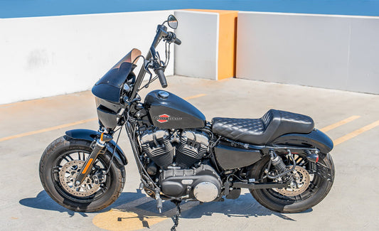 Iron Born Diamond Stitch 2-Up Seat para Harley Sportster 1200 Roadster XL1200CX Black