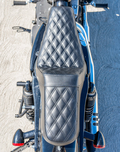 Iron Born Diamond Stitch 2-Up Seat para Harley Sportster 1200 Roadster XL1200CX Black
