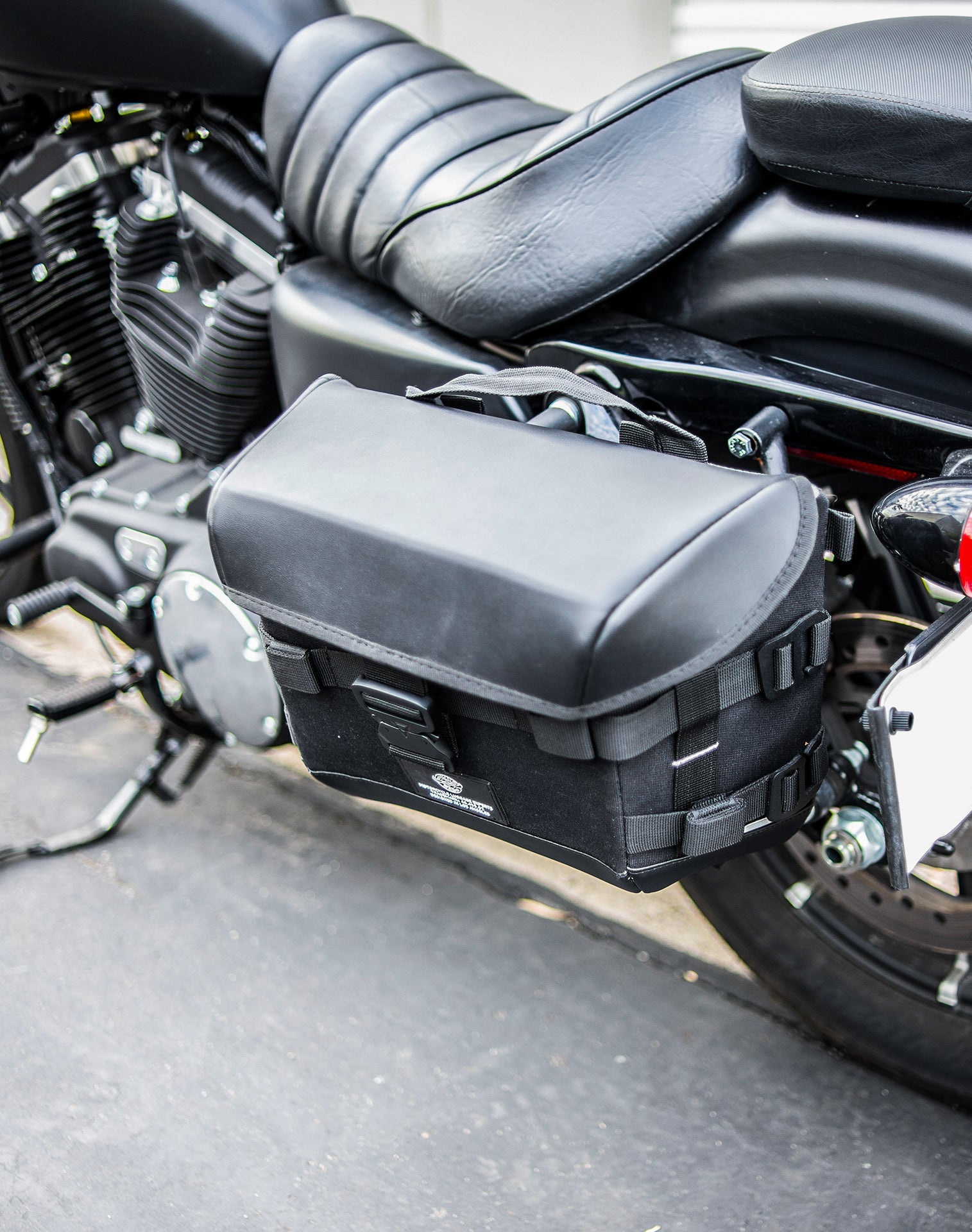 10L - Incognito Quick Mount Small Solo Motocicleta Alforja (Left Only) para Harley Sportster 883 Iron XL883N