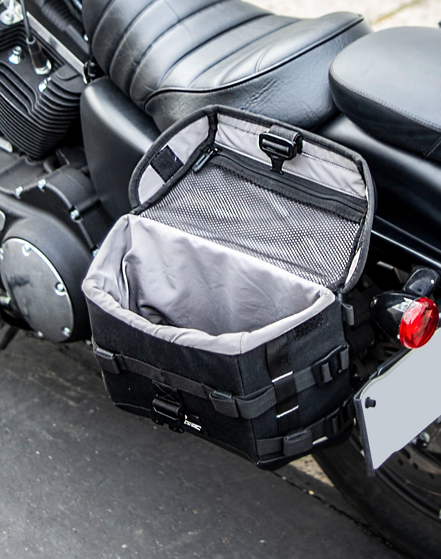 10L - Incognito Quick Mount Small Solo Motocicleta Alforja (Left Only) para Harley Sportster 883 Iron XL883N