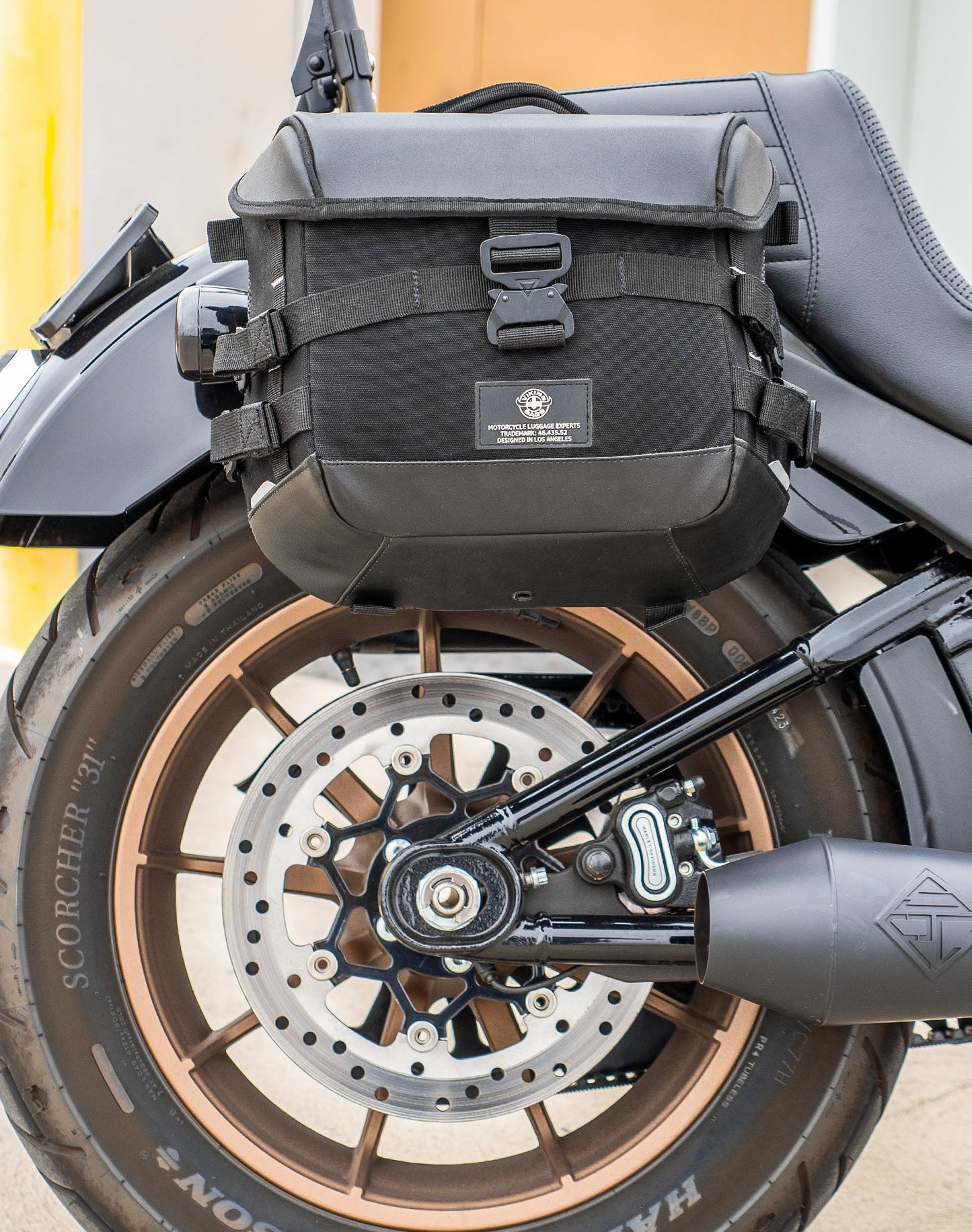 10L - Incognito Quick Mount Small Solo Motocicleta Alforja (Right Only) para Harley Softail Low Rider S FXLRS