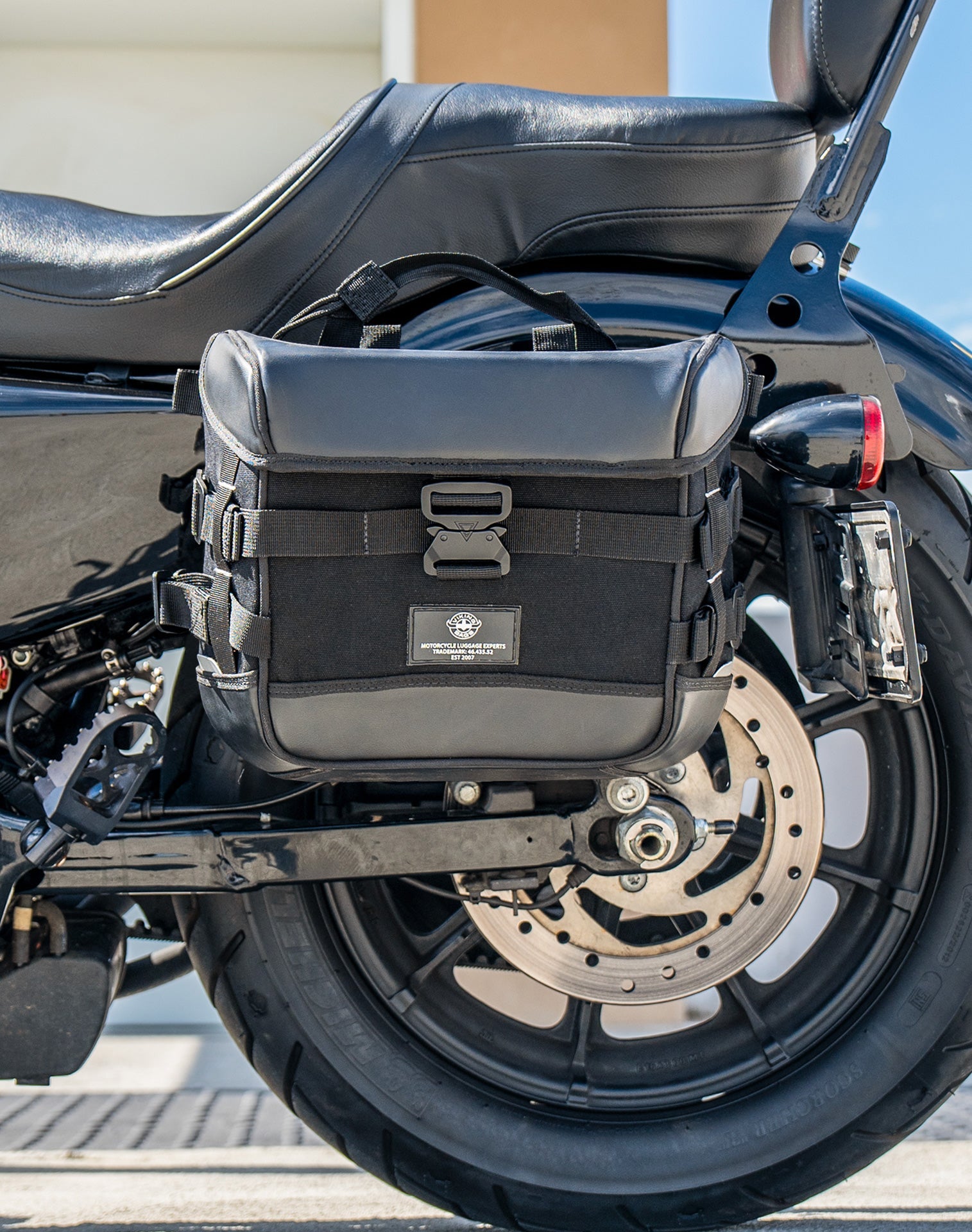 10L - Incognito Quick Mount Small Solo Motocicleta Alforja (Left Only) para Harley Sportster 1200 Iron XL1200NS