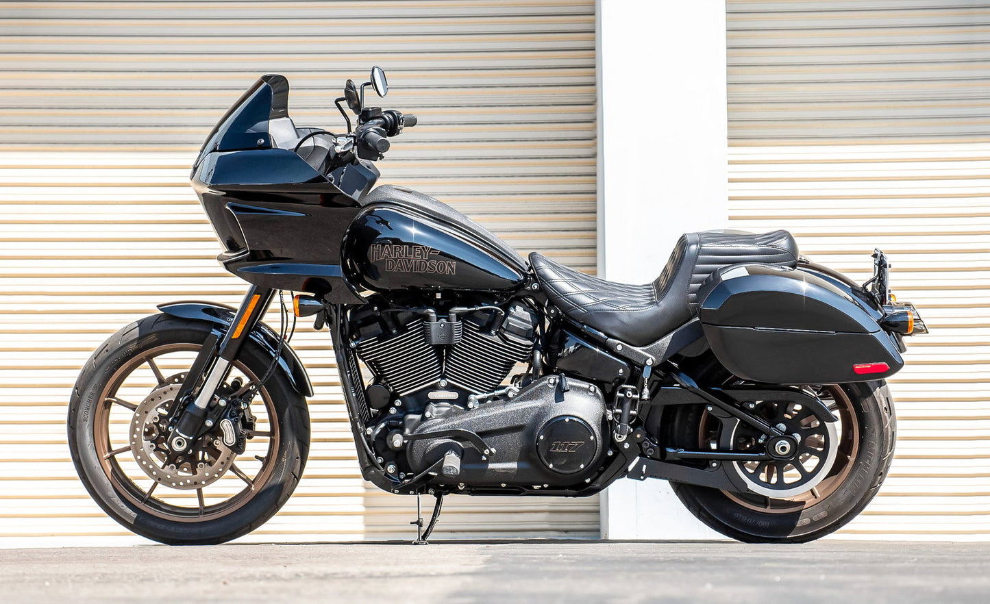 28L - Phantom Large Painted Hard Alforjas para Harley Softail Low Rider ST FXLRST