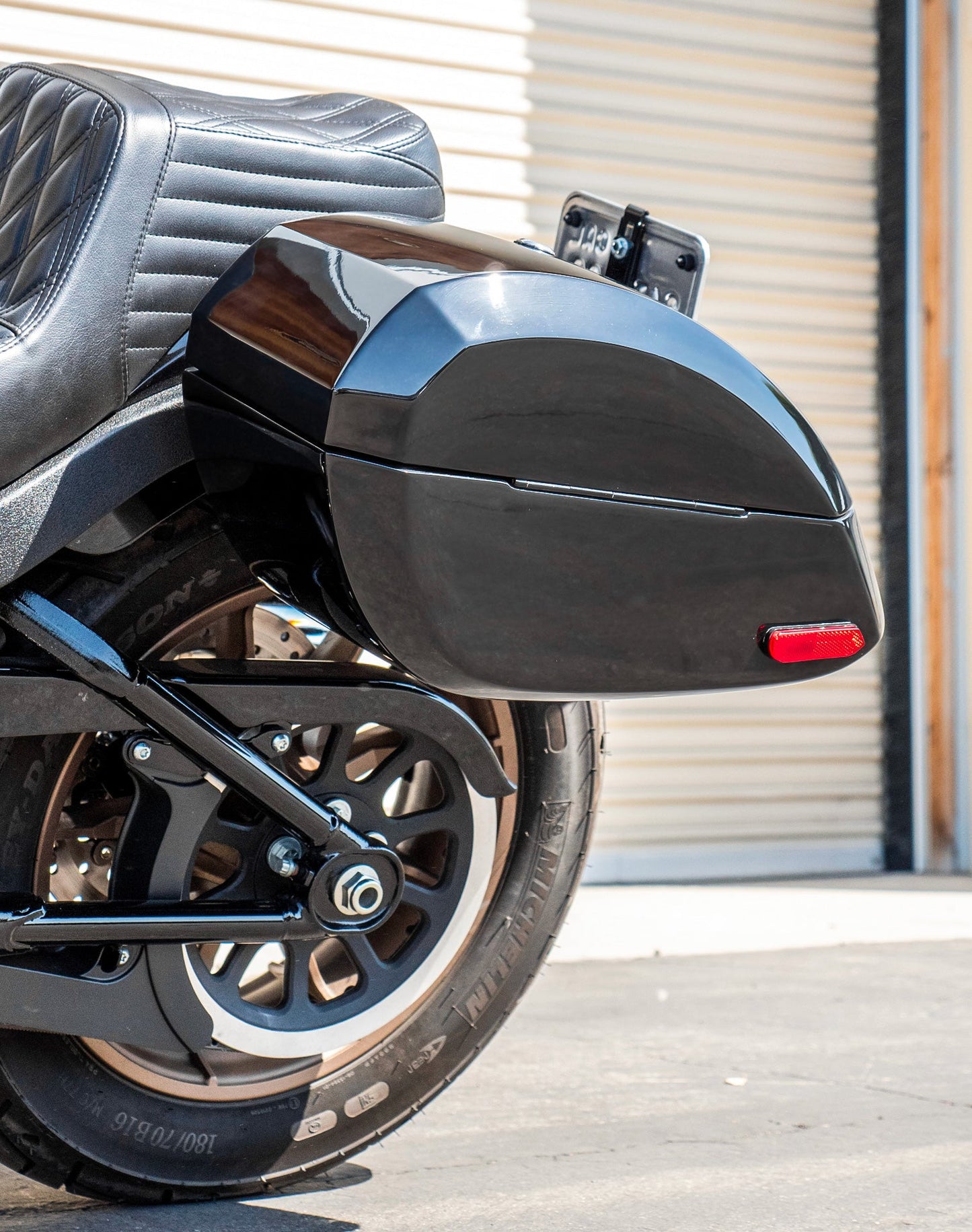 28L - Phantom Large Painted Hard Alforjas para Harley Softail Low Rider ST FXLRST