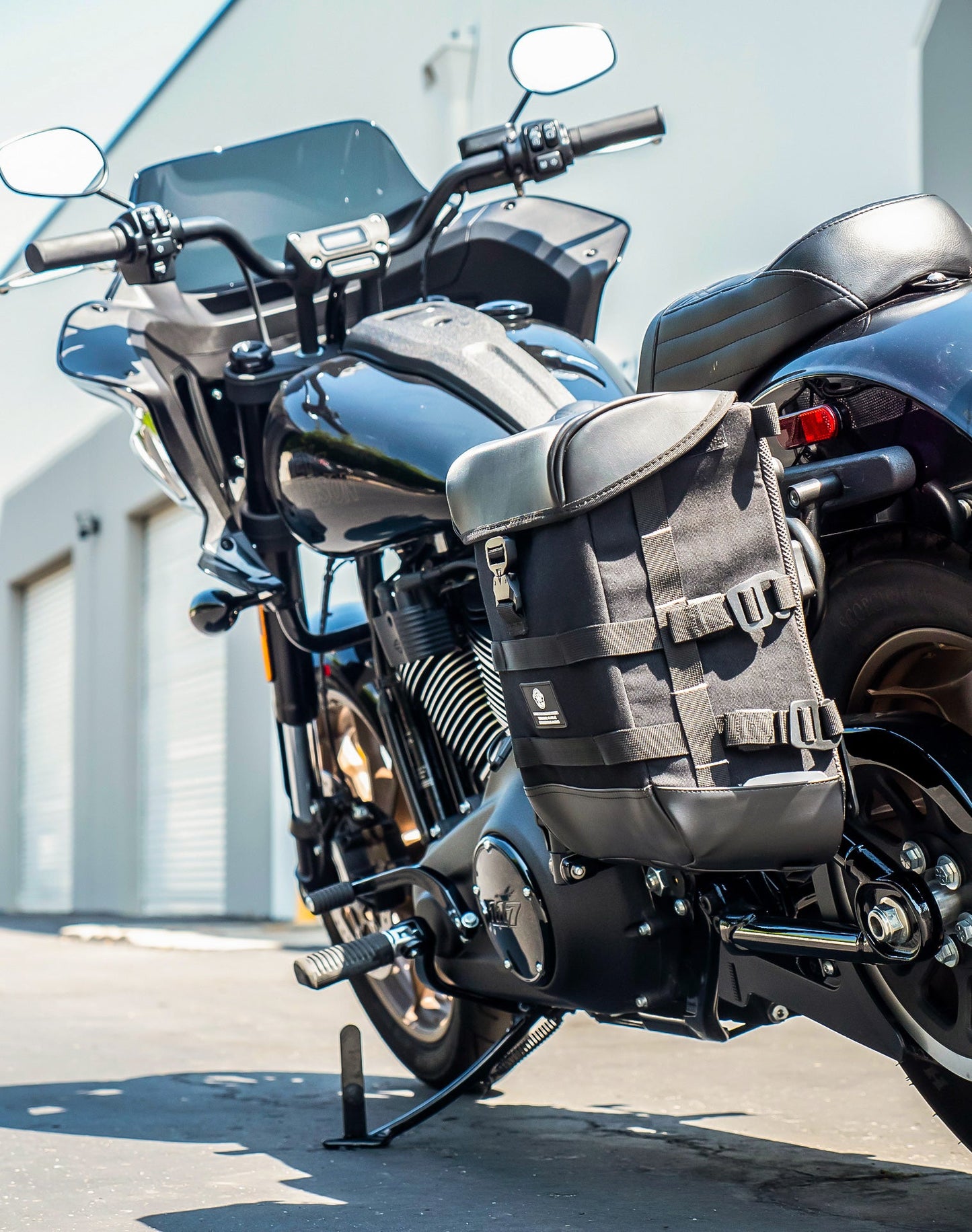 15L - Incognito Quick Mount Medium Solo Alforja (Left Only) para Harley Softail Low Rider ST FXLRST