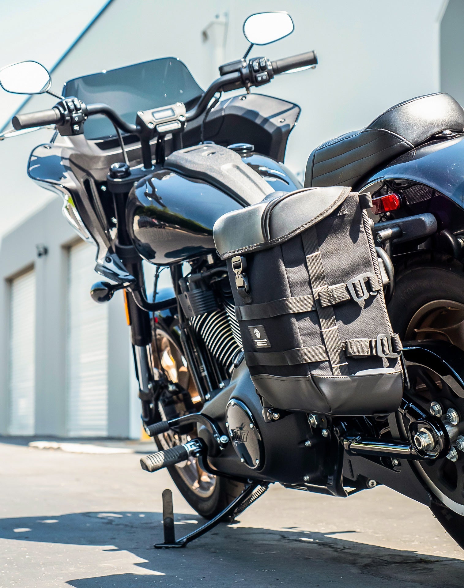 15L - Incognito Quick Mount Medium Solo Alforja (Left Only) para Harley Softail Low Rider ST FXLRST
