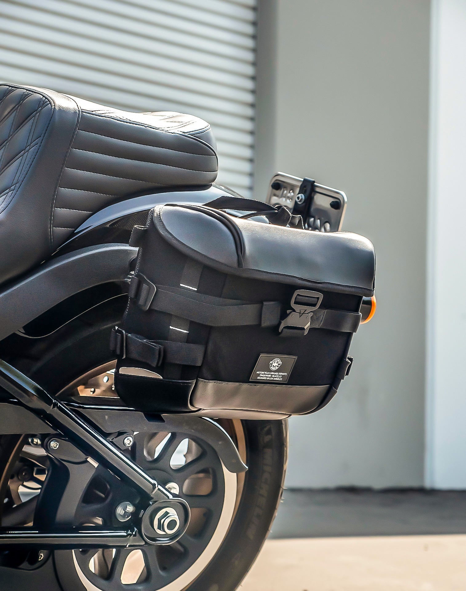 10L - Incognito Quick Mount Small Solo Alforja (Left Only) para Harley Softail Low Rider ST FXLRST
