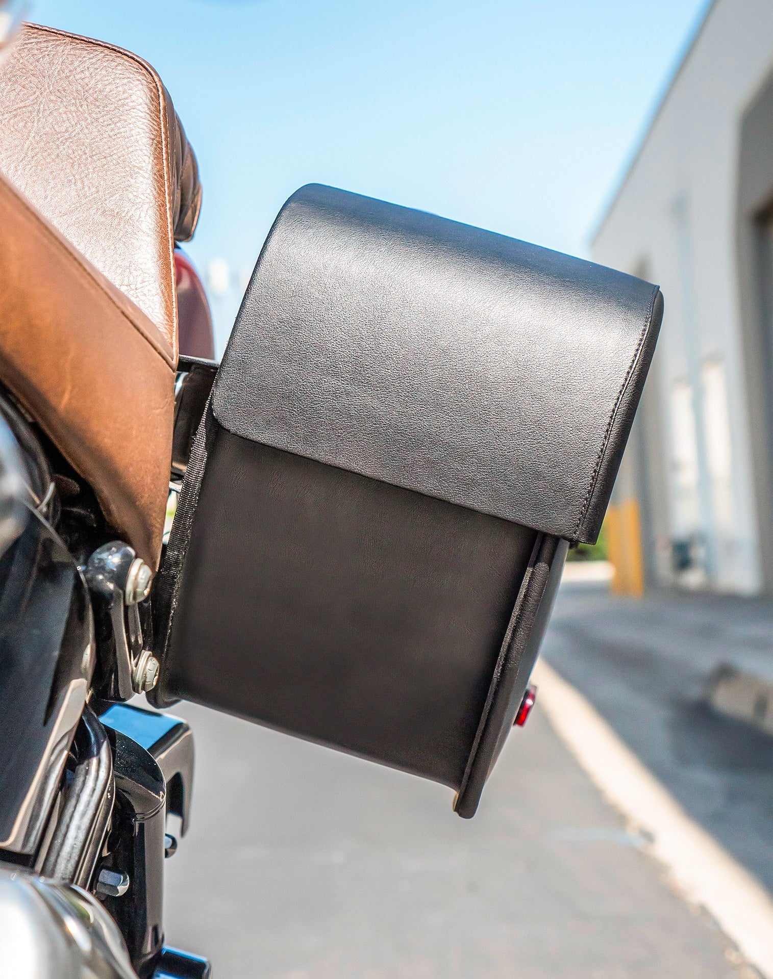 28L - Panzer Medium Hard Mount Alforjas para Harley Softail Slim FLS