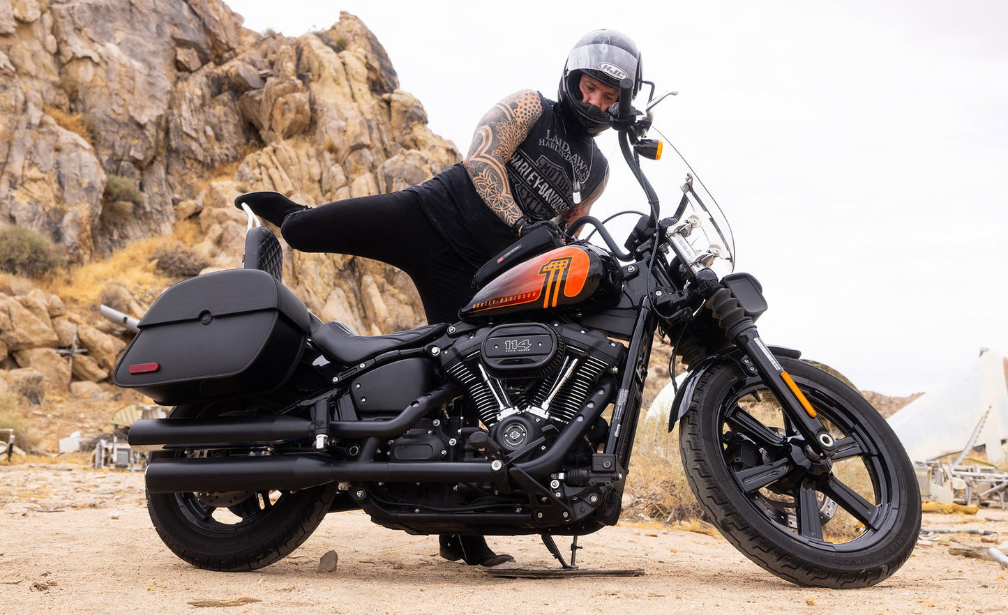 28L - Panzer Medium Hard Mount Alforjas para Harley Softail Street Bob FXBB/S