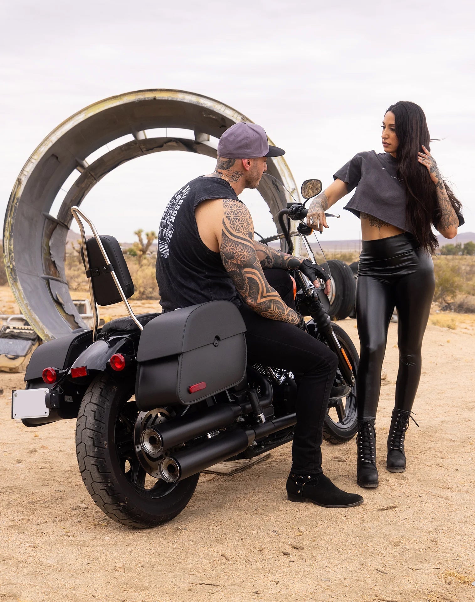 28L - Panzer Medium Hard Mount Alforjas para Harley Softail Street Bob FXBB/S