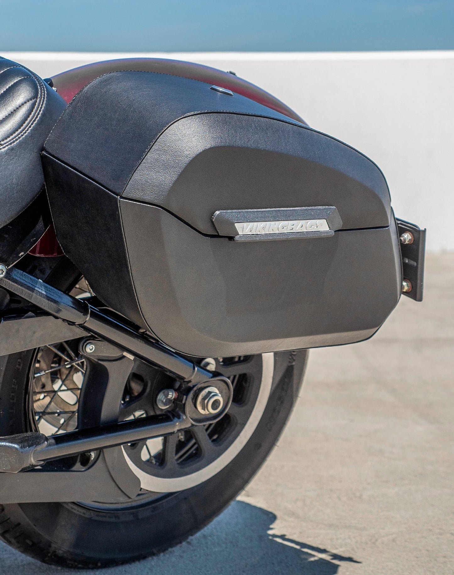 32L - Darkin Large Quick Mount Leather Wrapped Hard Alforjas para Harley Softail Slim FLSL