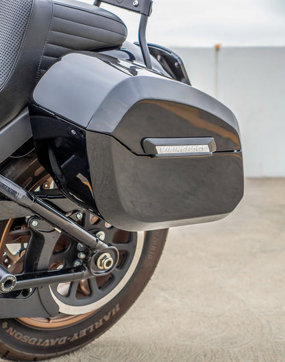 32L - Darkin Large Quick Mount Painted Hard Alforjas para Harley Softail Low Rider S FXLRS