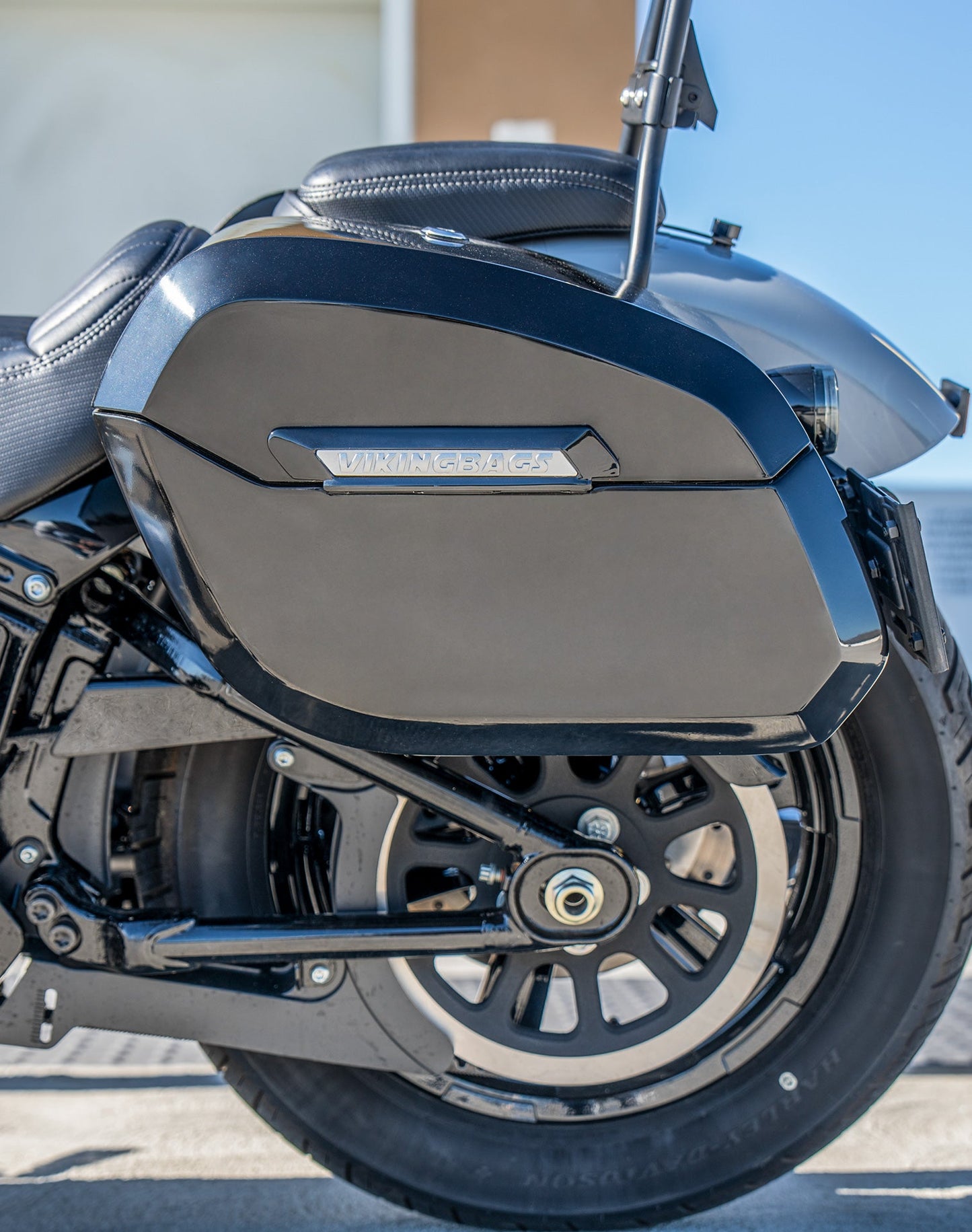 32L - Darkin Large Quick Mount Painted Hard Alforjas para Harley Softail Street Bob FXBB/S