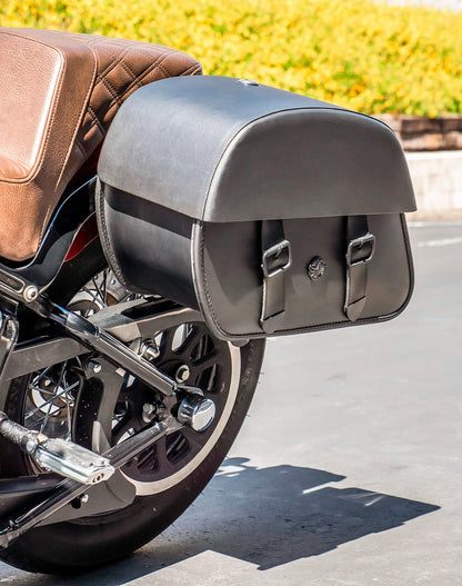28L - Baelor Medium Hard Mount Alforjas para Harley Softail Slim FLS