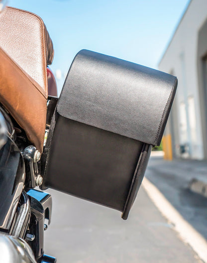 28L - Baelor Medium Hard Mount Alforjas para Harley Softail Slim FLS