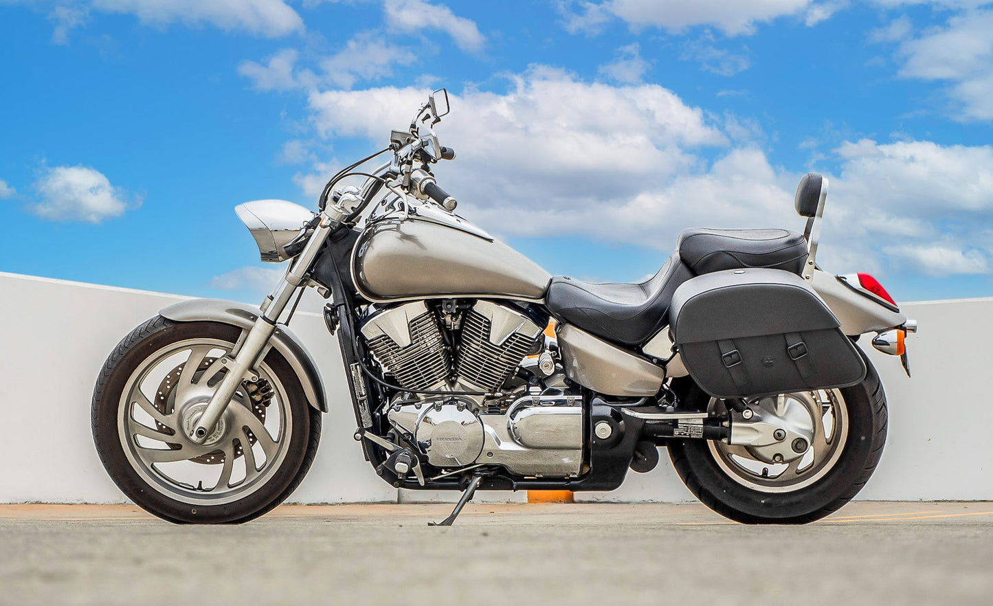 28L - Baelor Medium Hard Mount Honda VTX 1800 F Motocicleta Alforjas