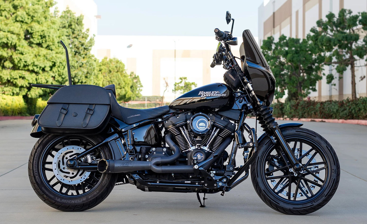 28L - Baelor Medium Hard Mount Alforjas para Harley Softail Street Bob FXBB/S