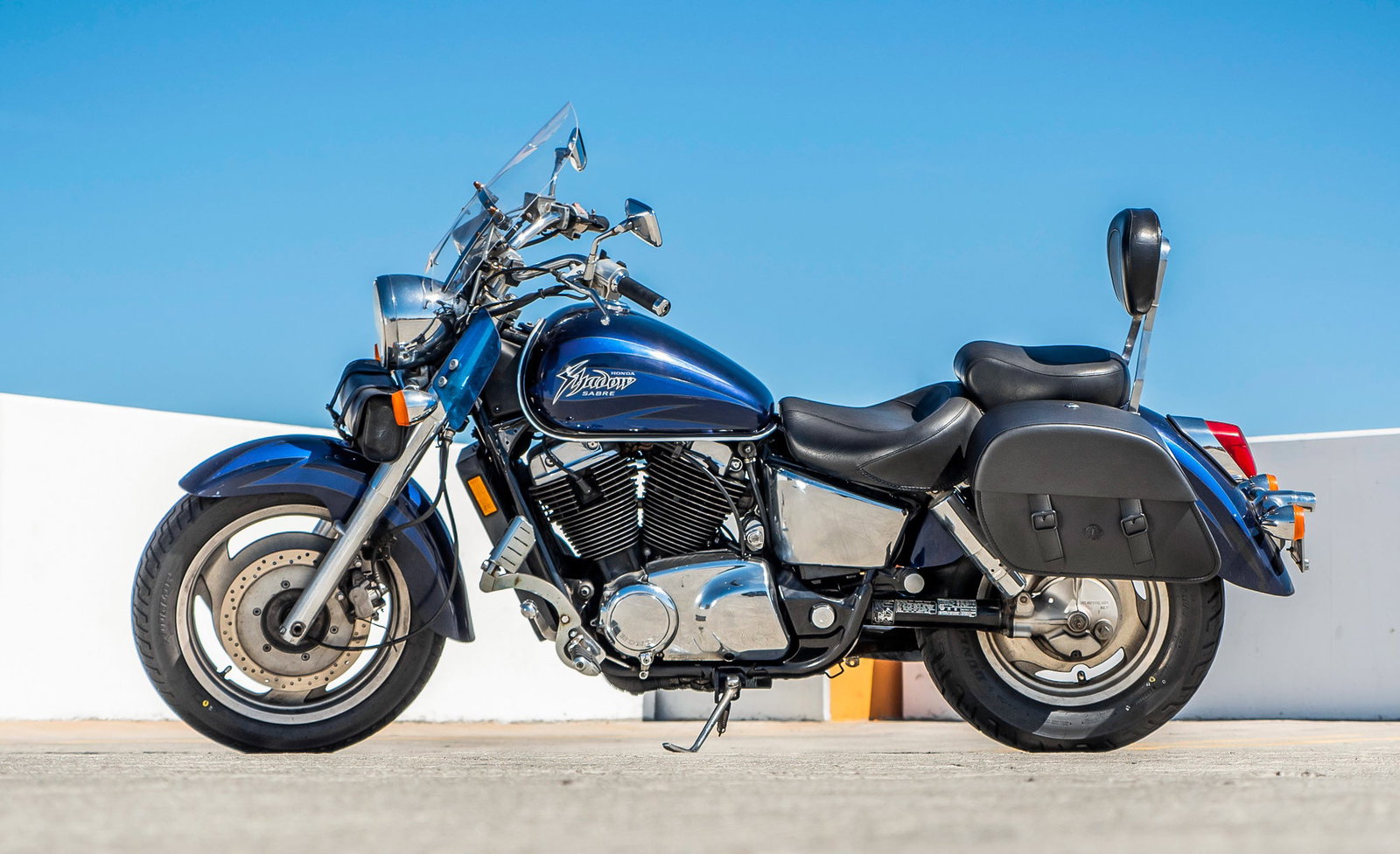 28L - Baelor Medium Hard Mount Honda Shadow 1100 Sabre Motocicleta Alforjas