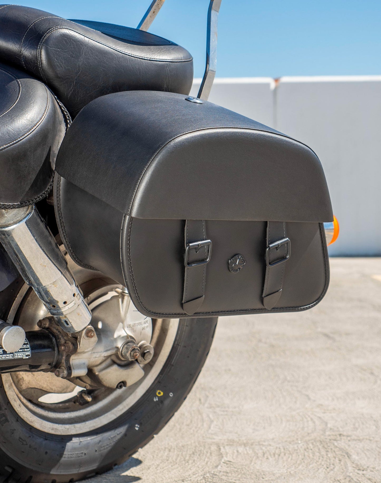 28L - Baelor Medium Hard Mount Honda Shadow 1100 Sabre Motocicleta Alforjas