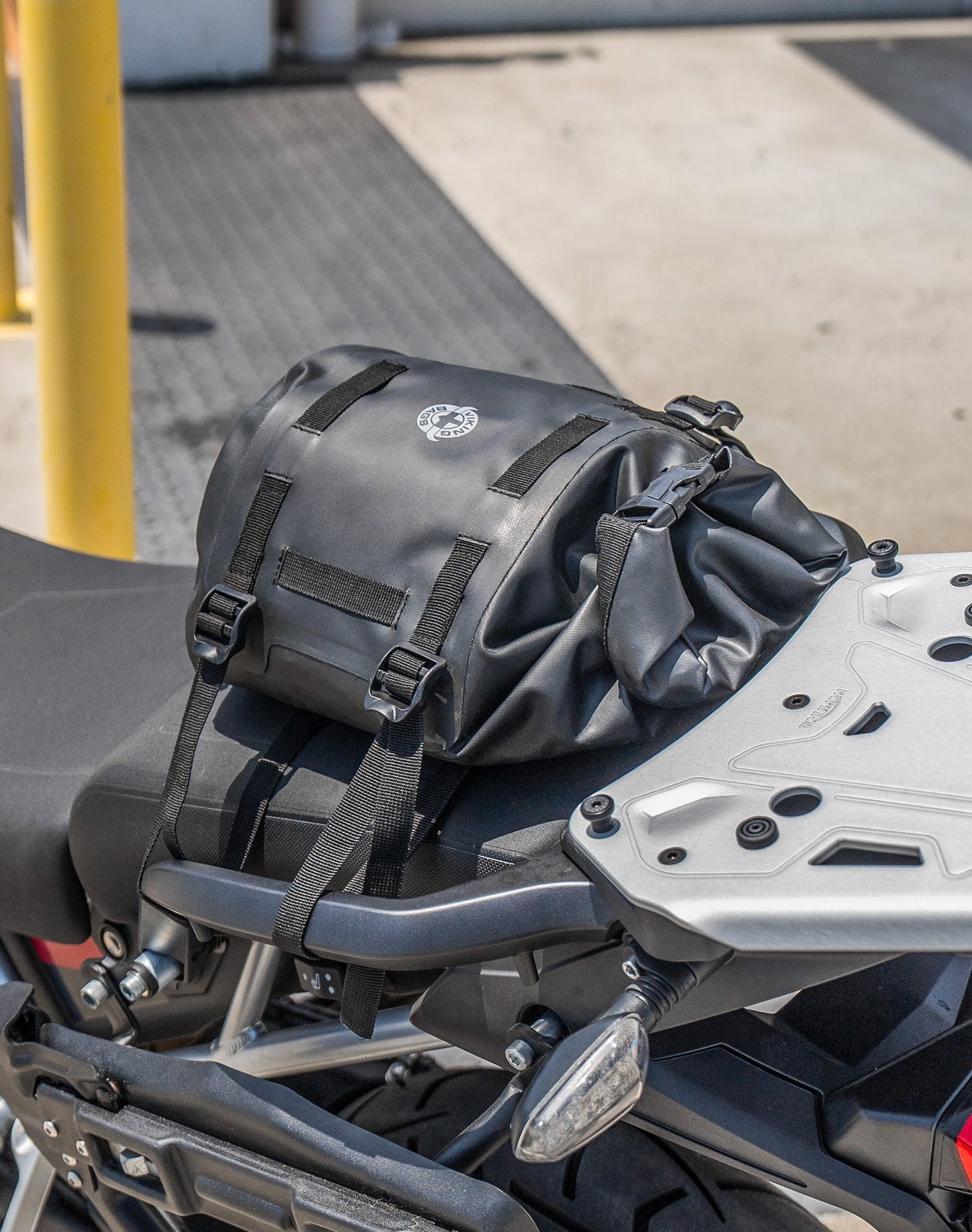 8L - Mochila Odyssey Triumph Adventure Touring