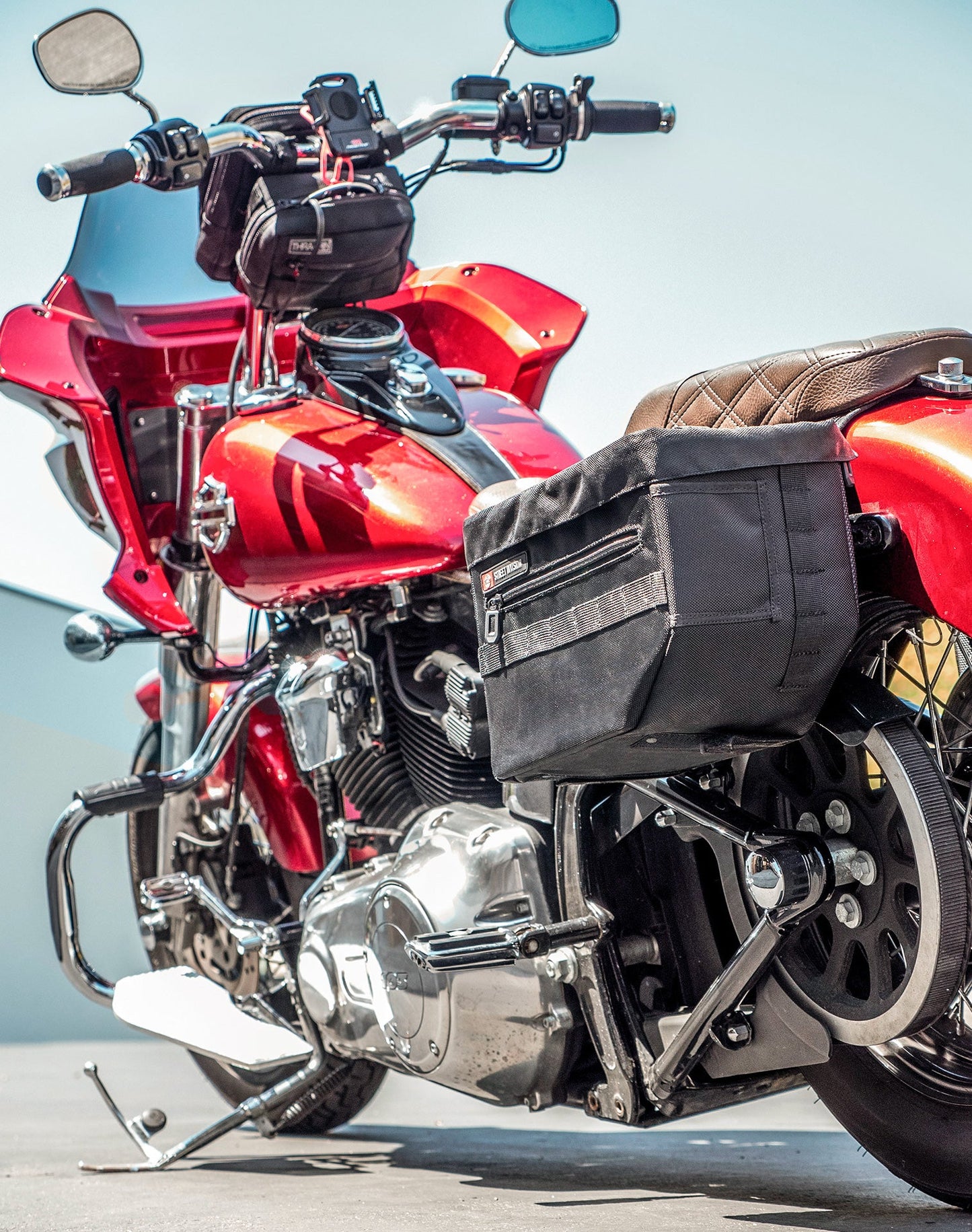 18L - Patriot Medium Motocicleta Throw Over Alforjas para Harley Softail Slim FLS