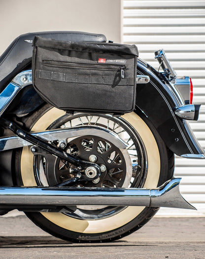 18L - Patriot Medium Motocicleta Throw Over Alforjas para Harley Softail Deluxe FLSTN/I