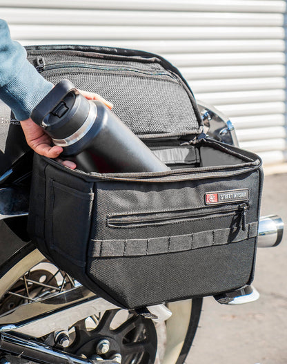 18L - Patriot Medium Motocicleta Throw Over Alforjas para Harley Softail Deluxe FLSTN/I