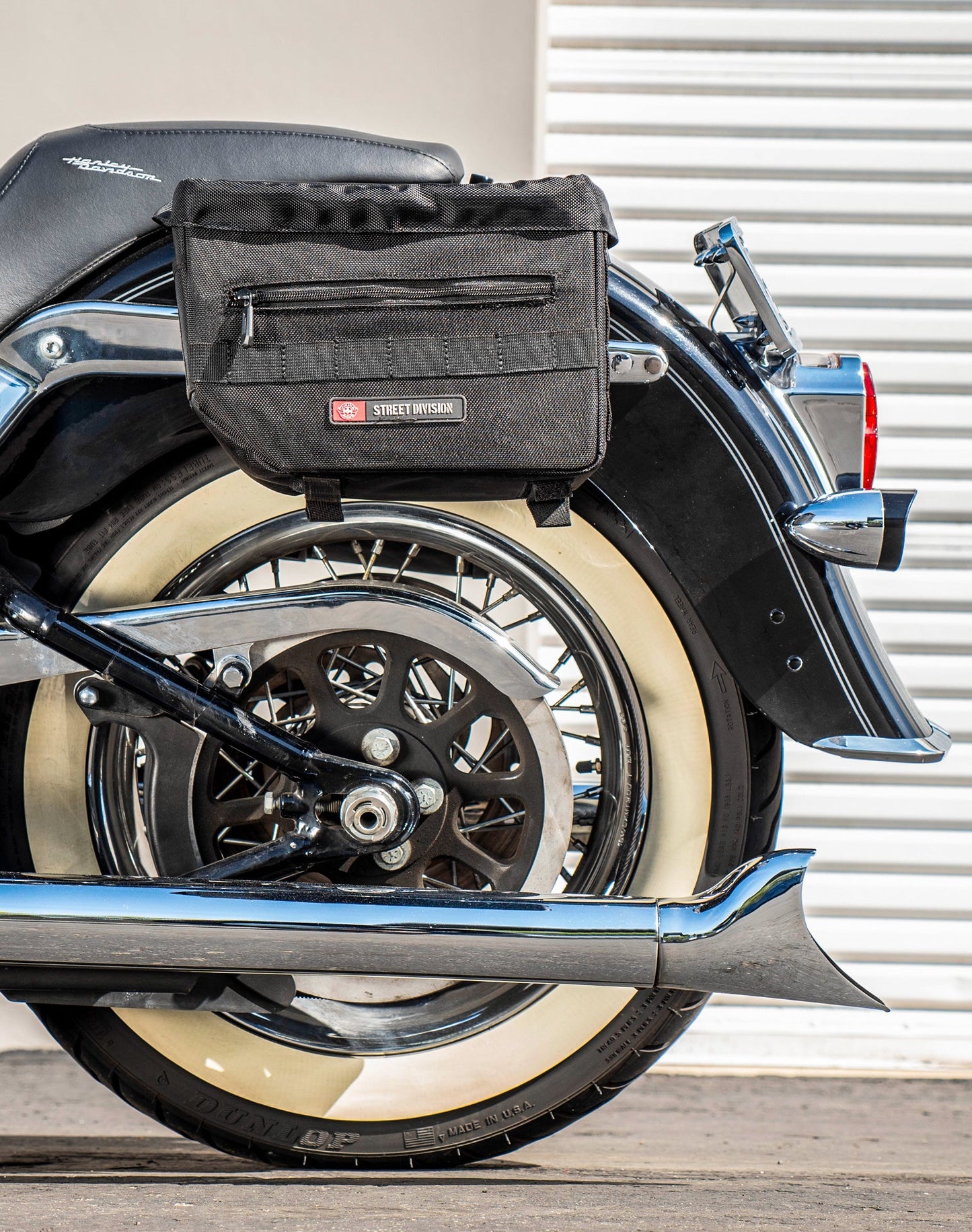 10L - Patriot Small Motocicleta Throw Over Alforjas para Harley Softail Deluxe FLSTN/I