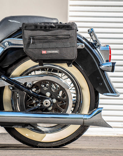 10L - Patriot Small Motocicleta Throw Over Alforjas para Harley Softail Deluxe FLSTN/I